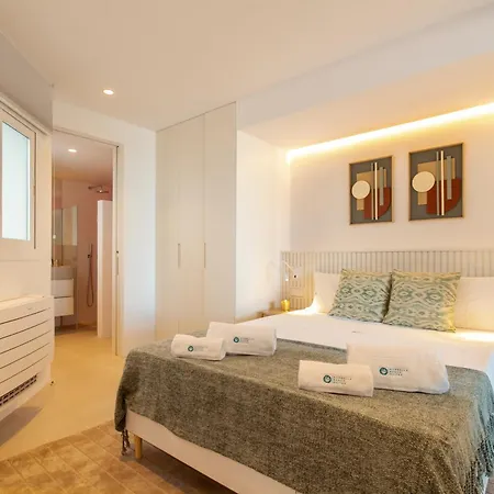 Marbella Banus Suites - Brand New Exclusive Puerto Banus Port Seafront Apartment - 2Br - 2Ba - Outdoor Terrace - Spectacular Mediterranean Views - Heart Of Puerto Banus Marina - Steps From El Corte Ing Luxury Shopping Marbellac