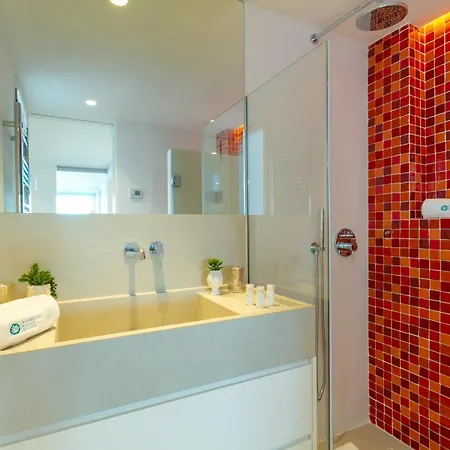 Appartement Marbella Banus Suites - Brand New Exclusive Puerto Banus Port Seafront Apartment - 2Br - 2Ba - Outdoor Terrace - Spectacular Mediterranean Views - Heart Of Puerto Banus Marina - Steps From El Corte Ing Luxury Shopping *